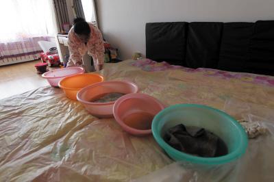 黄埔楼上漏水，住户失联，小区没物管，业主维权难！律师来支招……